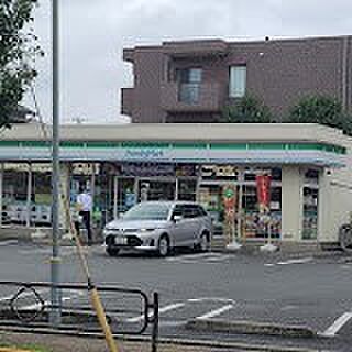 コンビニ 394m ファミリーマート 新川吉祥寺通り店