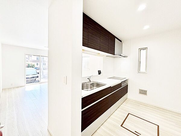 料理をしながらご家族との会話を楽しめる対面カウンターキッチン