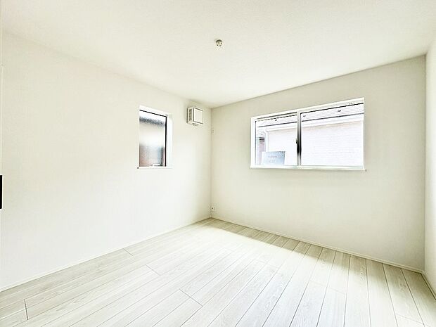 2面採光で気持ちよく自然光が取り入れられるのでお子様のお部屋にもピッタリ