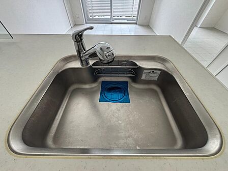 いつでも清潔なおいしいお水を。一つの水栓で水道水と浄水を使い分け。