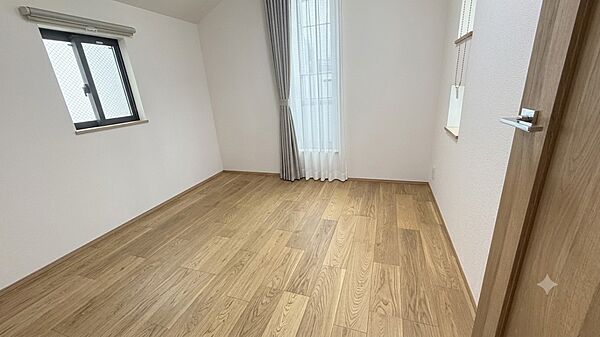 窓からのやさしい光が心地よいプライベートルーム  　※一部CG加工