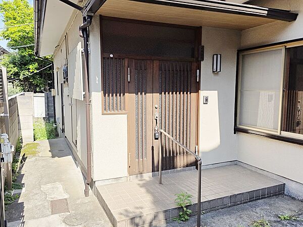 住まいの顔を演出する、玄関ドア。