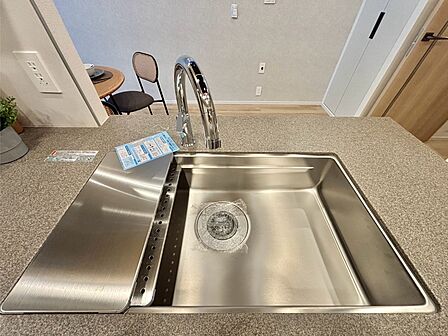 いつでも清潔なおいしいお水を。一つの水栓で水道水と浄水を使い分け。