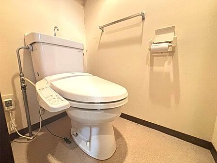 明るく清潔感のあるトイレです。