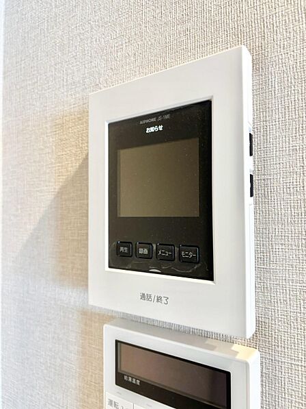 訪問者が一目でわかる安心のTVモニター付きインターホン。