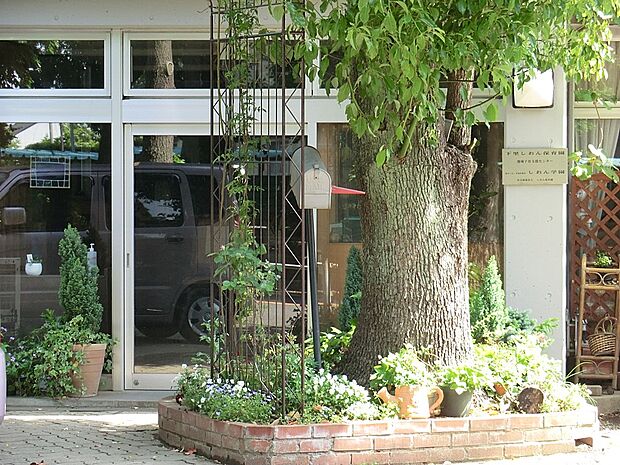 幼稚園・保育園 900m 下里しおん保育園