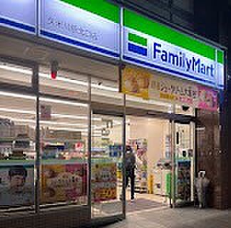 コンビニ 100m ファミリーマート久米川駅北口店