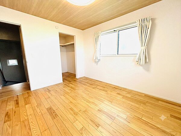 窓からのやさしい光が心地よいプライベートルーム  　※一部CG加工