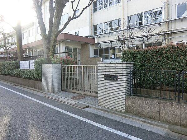 中学校 1300m 練馬区立豊玉中学校