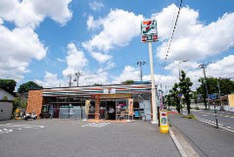 コンビニ 400m セブン-イレブン 所沢北秋津東店