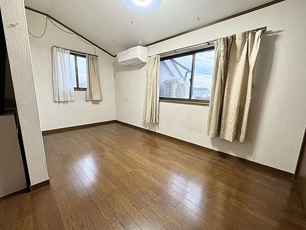 窓からのやさしい光が心地よいプライベートルーム  　※一部CG加工