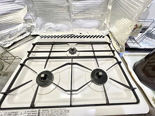 三口あるコンロでお料理も快適に