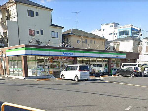 コンビニ 400m ファミリーマート 朝霞膝折三丁目店