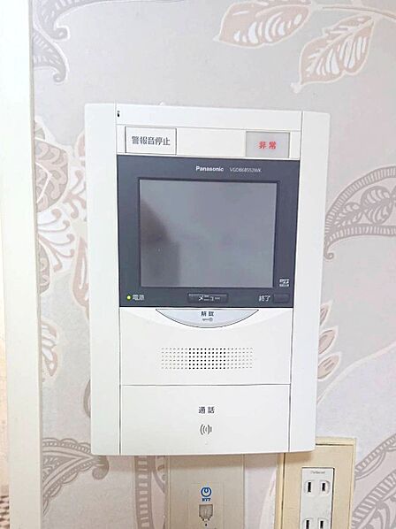 訪問者が一目でわかる安心のTVモニター付きインターホン。