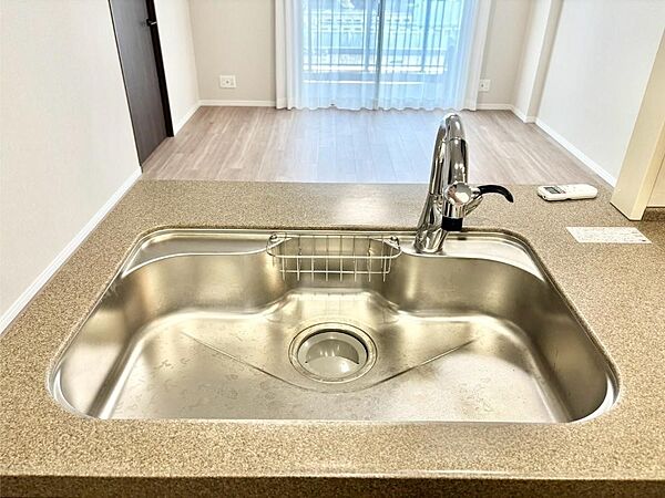いつでも清潔なおいしいお水を。一つの水栓で水道水と浄水を使い分け。