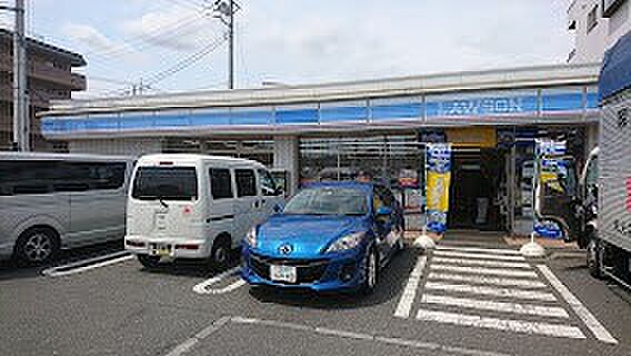 コンビニ 900m ローソン 東所沢和田一丁目店
