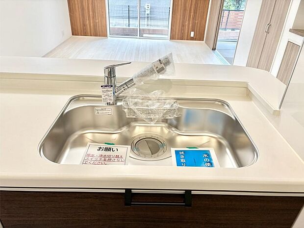 いつでも清潔なおいしいお水を。一つの水栓で水道水と浄水を使い分け。