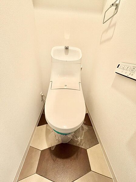 明るく清潔感のあるトイレです。