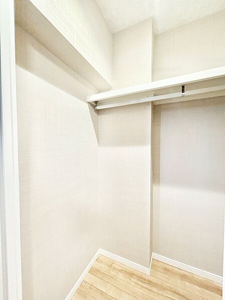ウォークインクローゼットの活用で生活空間スッキリ