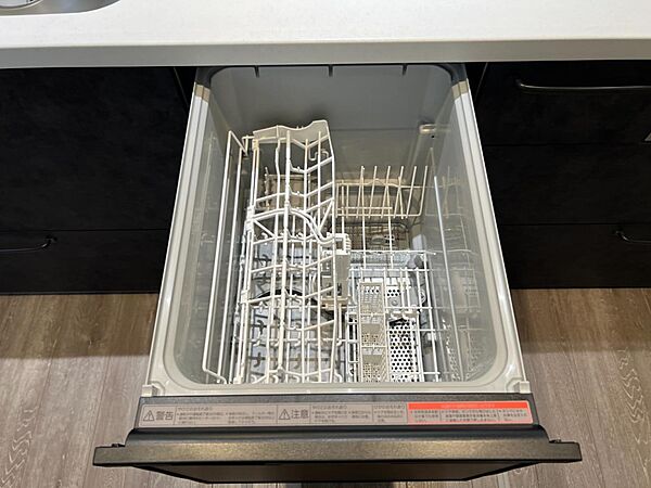 後片付けもラクラク、家事の時間短縮の食器洗浄乾燥機です。
