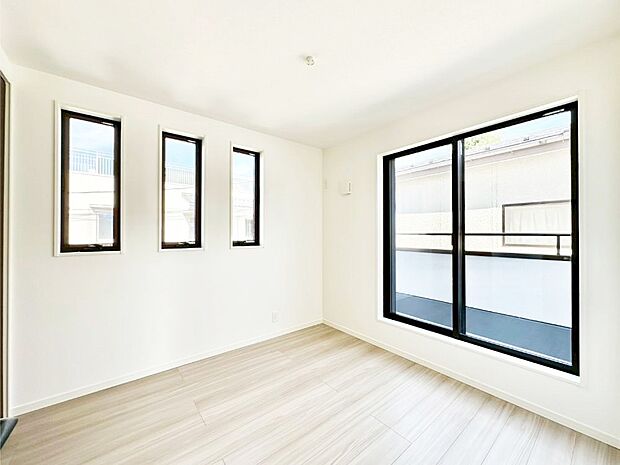 窓からのやさしい光が心地よいプライベートルーム