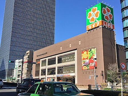 スーパー 300m ライフ中野坂上店