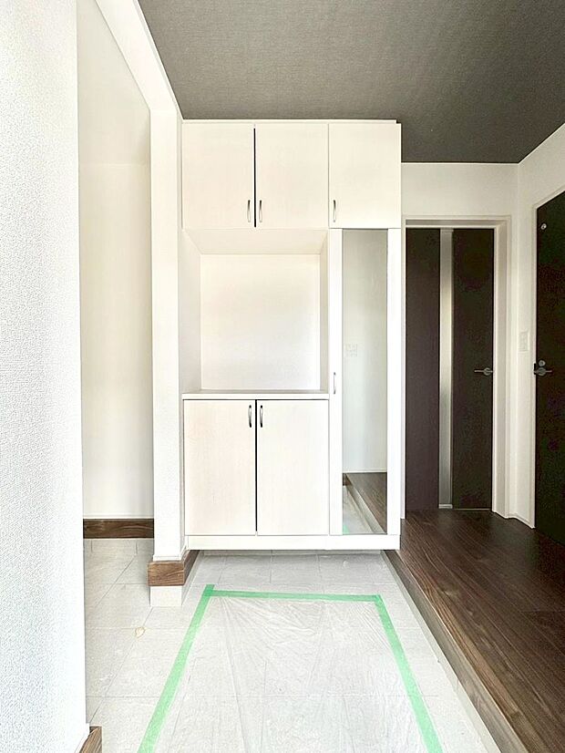 家族の帰宅やお客様をあたたかく迎える玄関  