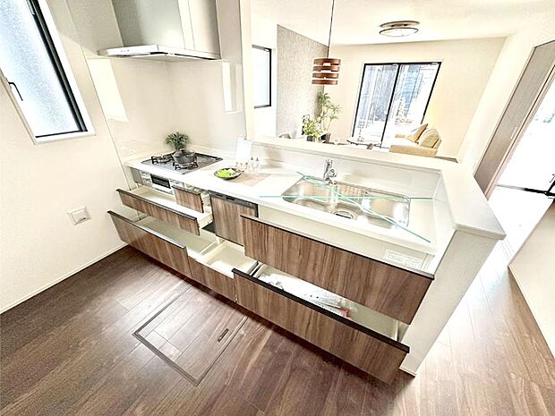 使いやすさを優先したスライド式収納タイプ！