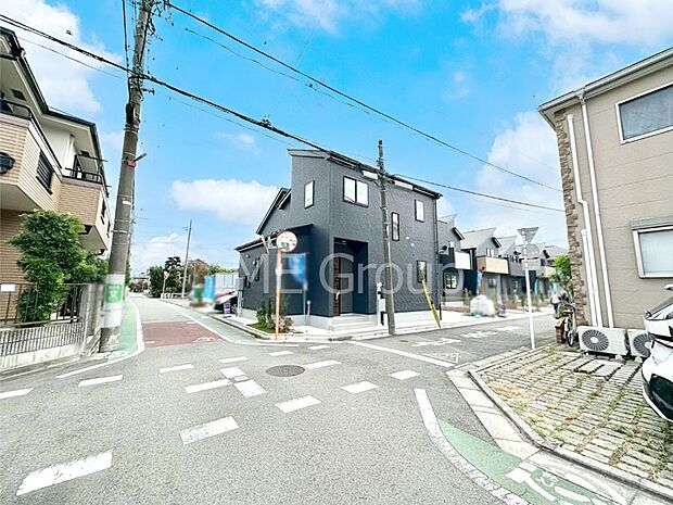 前面道路はきちんと整備されています  