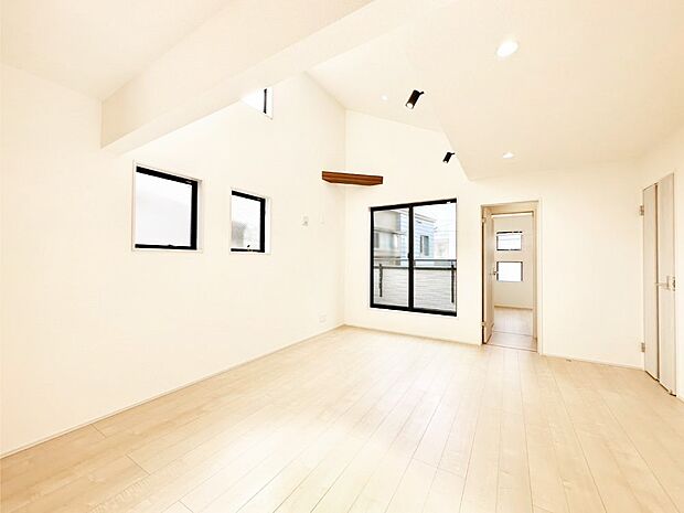 落ち着いた雰囲気のLDKは家族みんなの快適空間