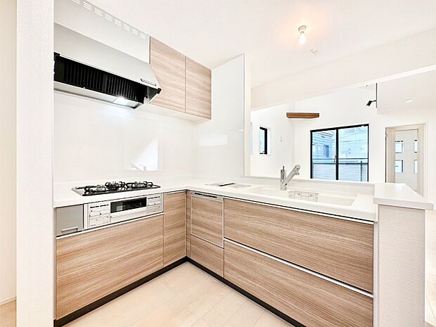 リビングで遊ぶお子様を見守りながらお料理ができる対面キッチン