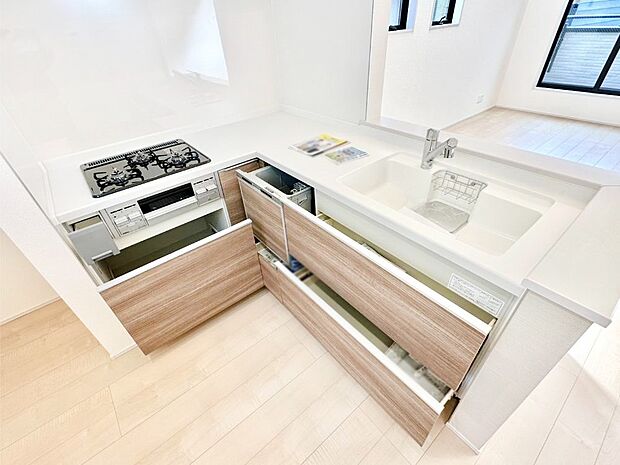 使いやすさを優先したスライド式収納タイプ!