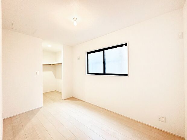 たっぷりの収納力を備えたWIC付きのお部屋はスッキリ快適に過ごせます