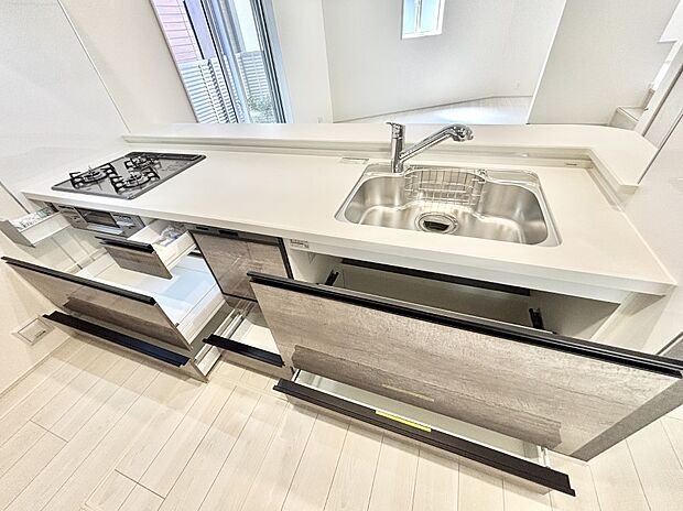 使いやすさを優先したスライド式収納タイプ！