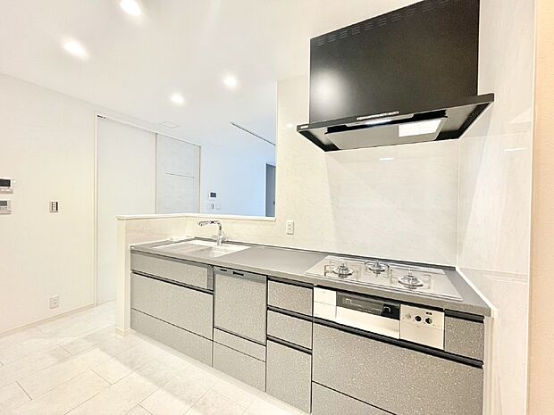 広々とした使い勝手の良いキッチンで日々のお料理も楽しくなりそう