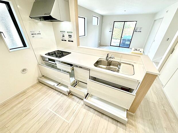 使いやすさを優先したスライド式収納タイプ！