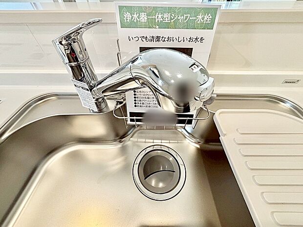 浄水器一体型のキッチンで洗い物用・料理用と切り替え簡単！