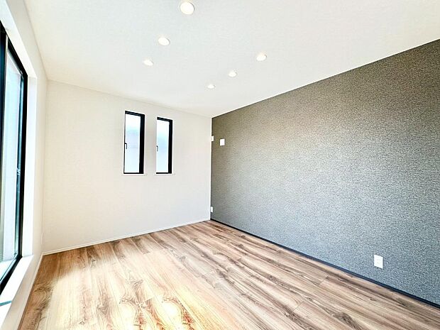 アクセントクロスを使用しワンランクアップの空間に。　