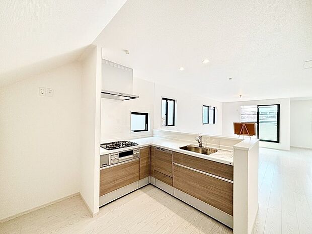 ゆとりあるキッチンではご家族と楽しくお料理ができます。