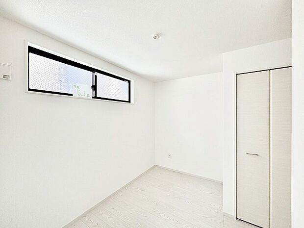 使いやすい形でベットや家具の置き方にも困ることもありません。