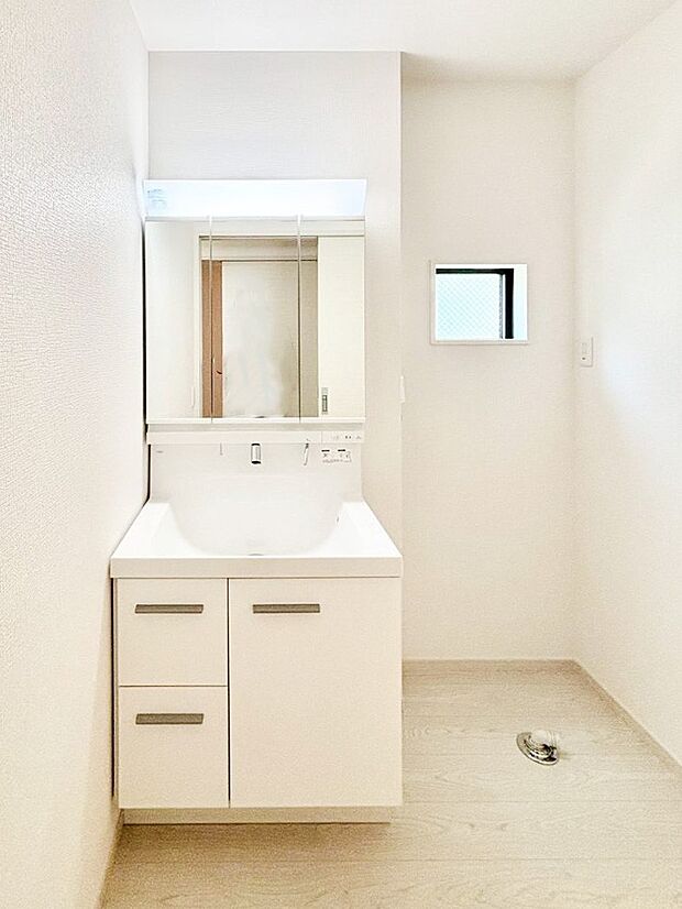 清潔感のある快適空間です。毎日の身支度も気持ち良くお使い頂けます。