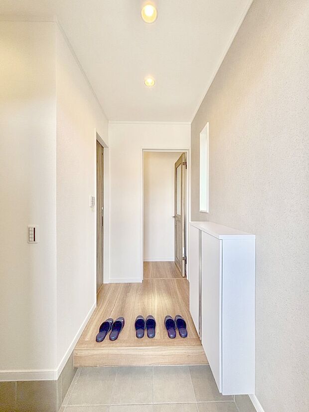 家族の帰宅やお客様をあたたかく迎える玄関  