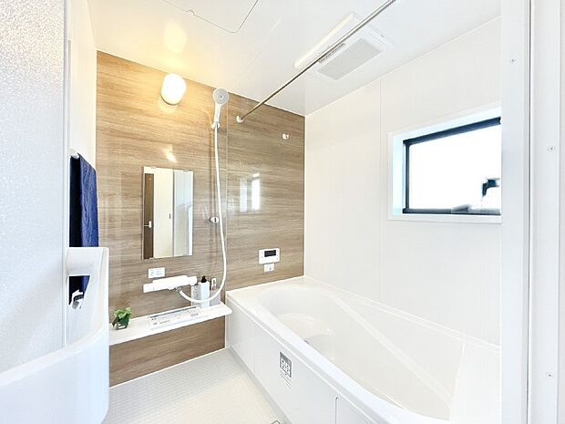 落ち着いた雰囲気でゆっくりお寛ぎいただけるバスルーム