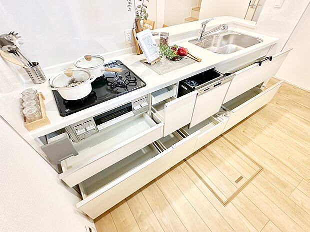 使いやすさを優先したスライド式収納タイプ！