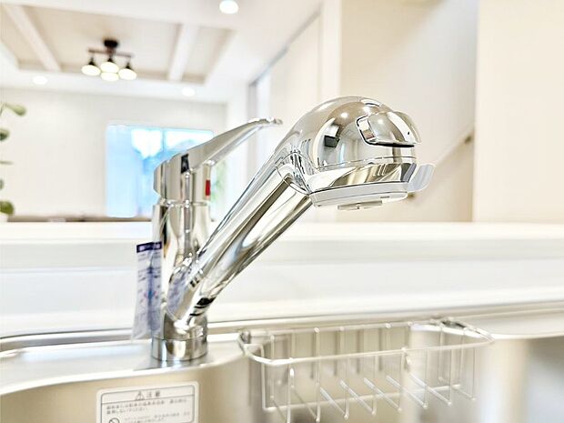 いつでも清潔なおいしいお水を。一つの水栓で水道水と浄水を使い分け。