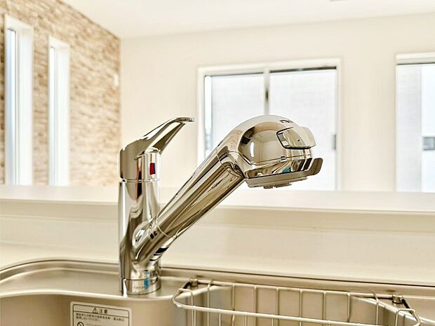 いつでも清潔なおいしいお水を。一つの水栓で水道水と浄水を使い分け。