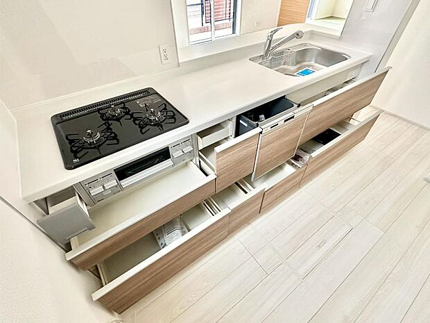 使いやすさを優先したスライド式収納タイプ!