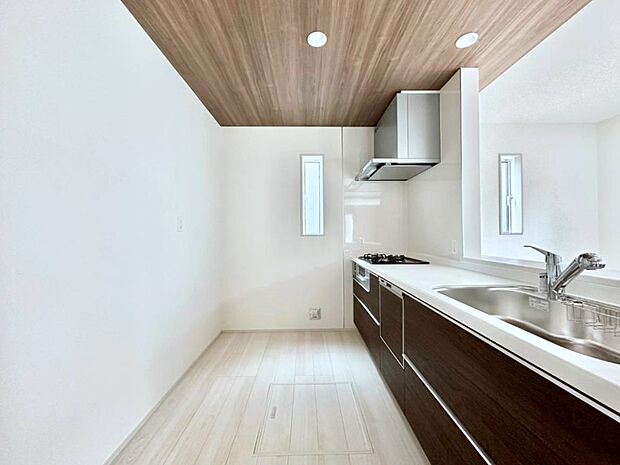 広々とした使い勝手の良いキッチンで日々のお料理も楽しくなりそう