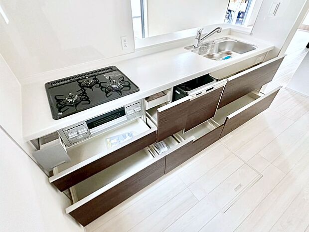 使いやすさを優先したスライド式収納タイプ!