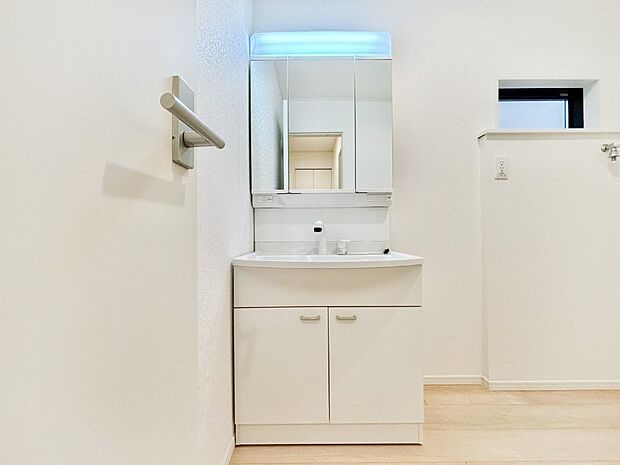 収納力と機能性に優れた洗面化粧台  